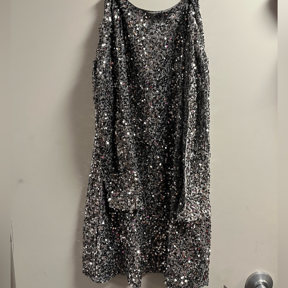 Backless sequined dress